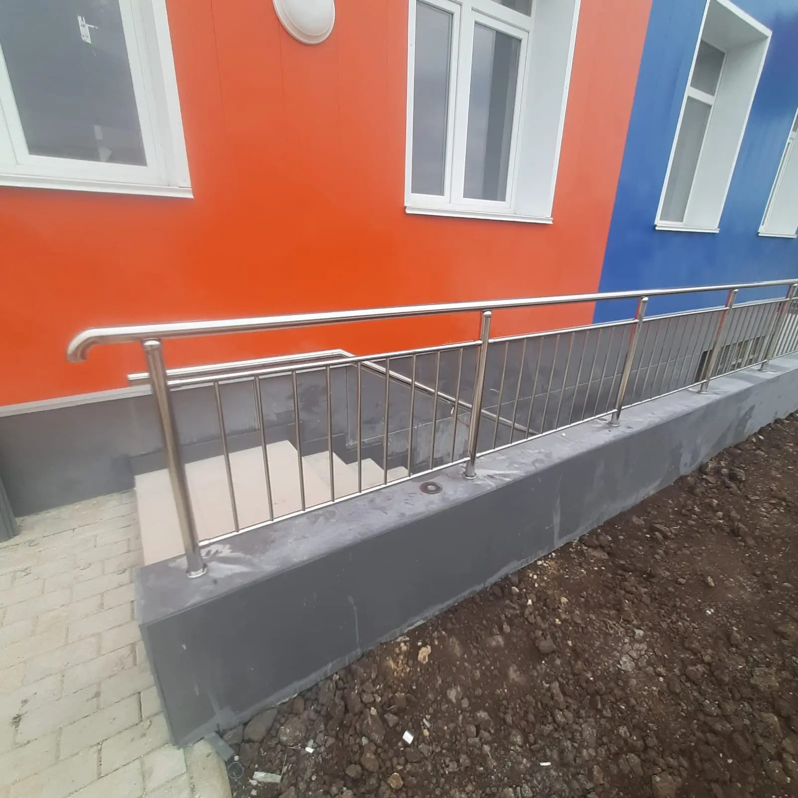 Детский сад с фасадными ламелями